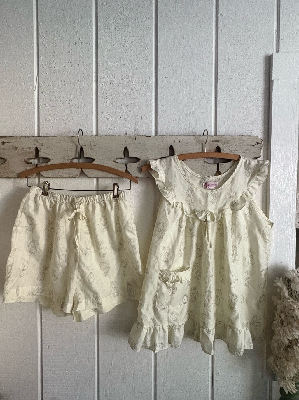 Cream Floral Ruffle Pajama Set  Brand Petit Lem 55Cotton 45 Polyester Medium